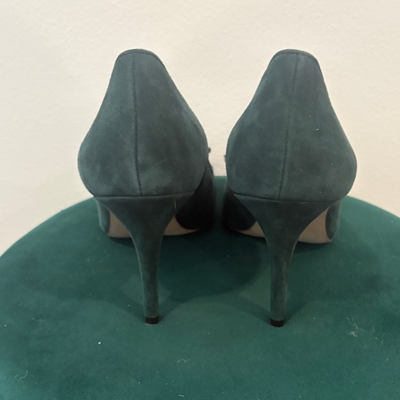 Ann Taylor Forest Green Tassel Heels - Picture 3 of 6